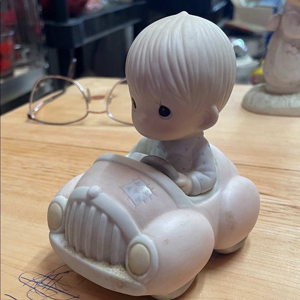 Vintage Members Only Pre ious Moments Figurine - “I’m Following Jesus” 1986